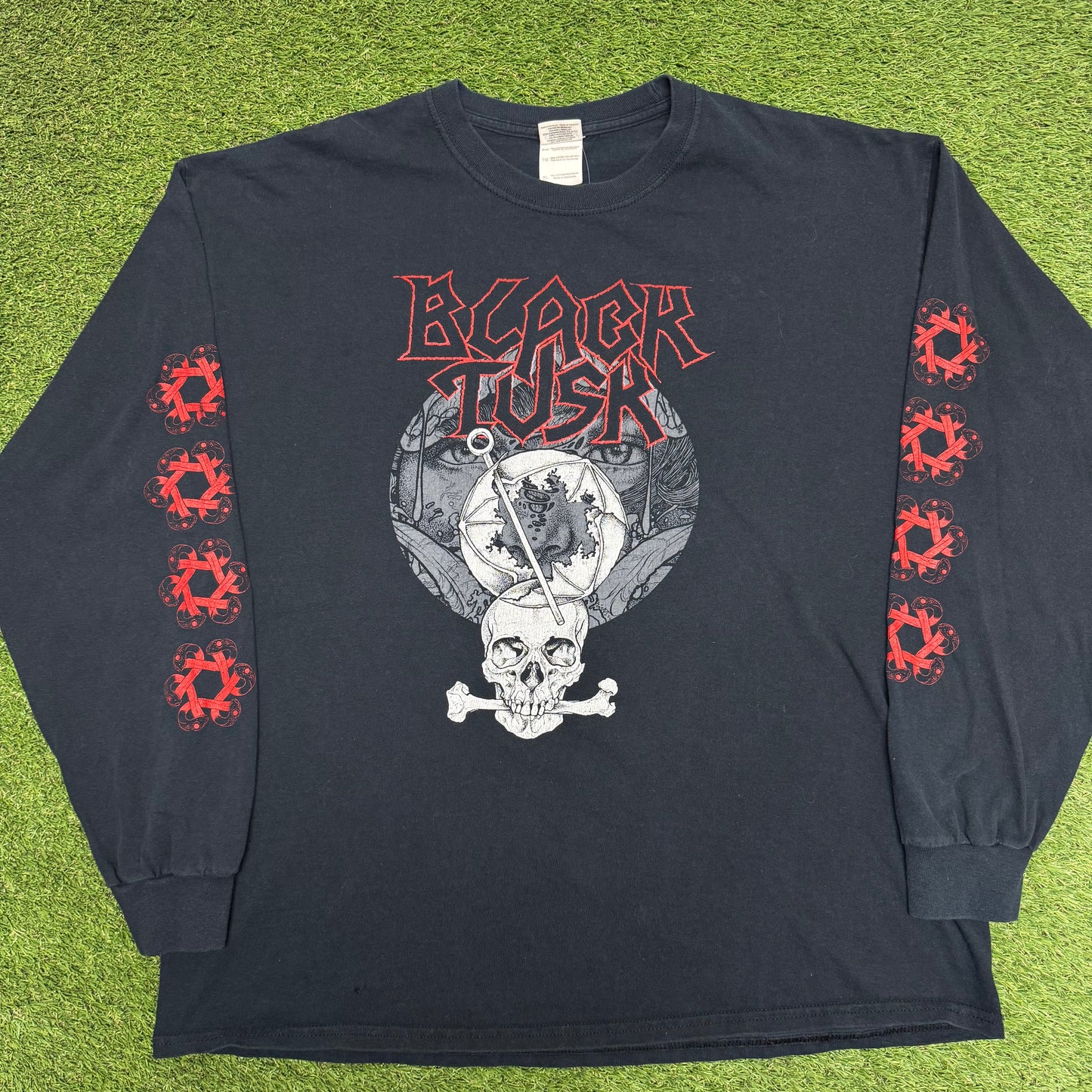 Black Tusk Longsleeve 24x28.5 XL