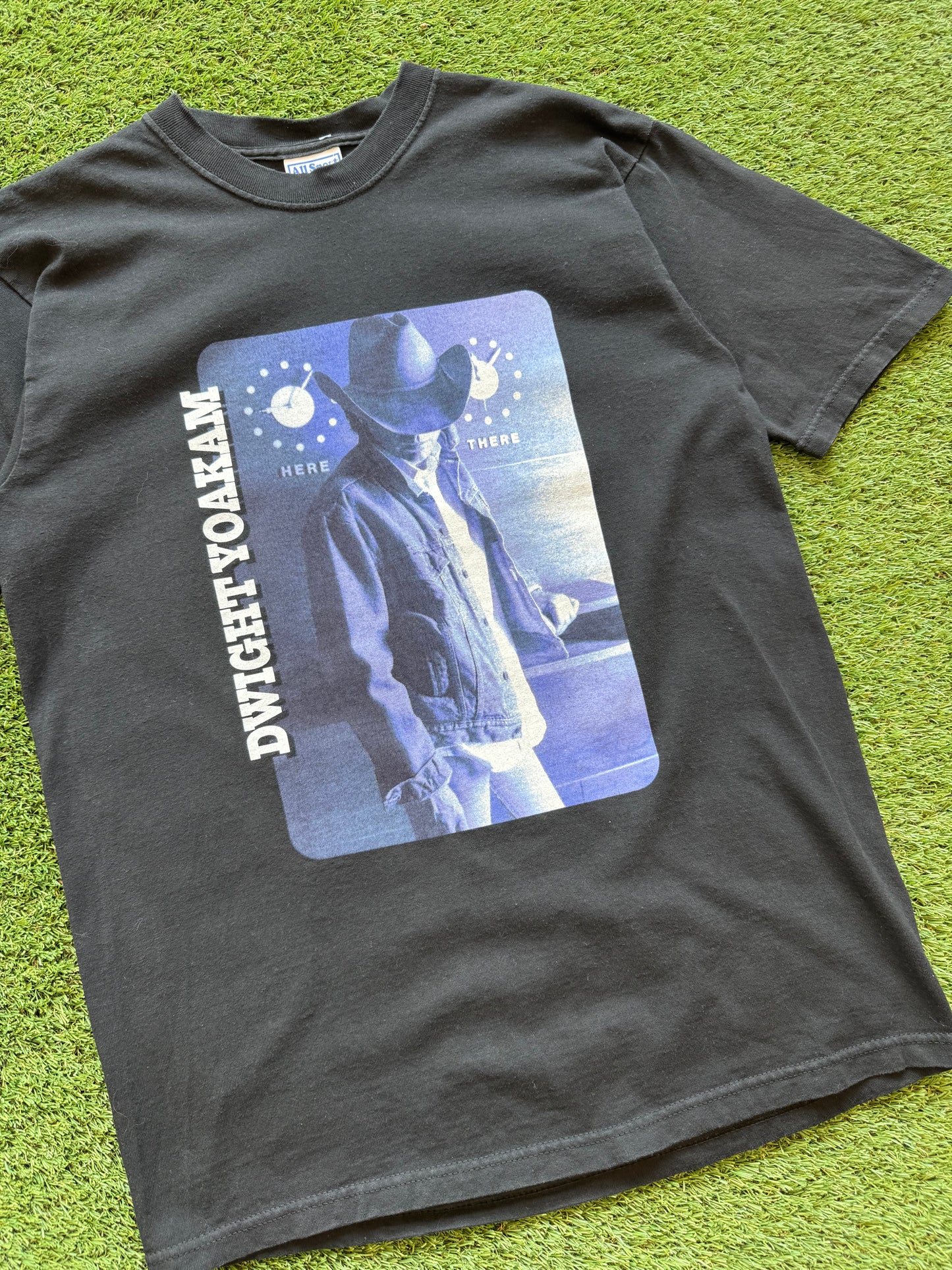 ‘02 Dwight Yoakam Tour T-Shirt Medium