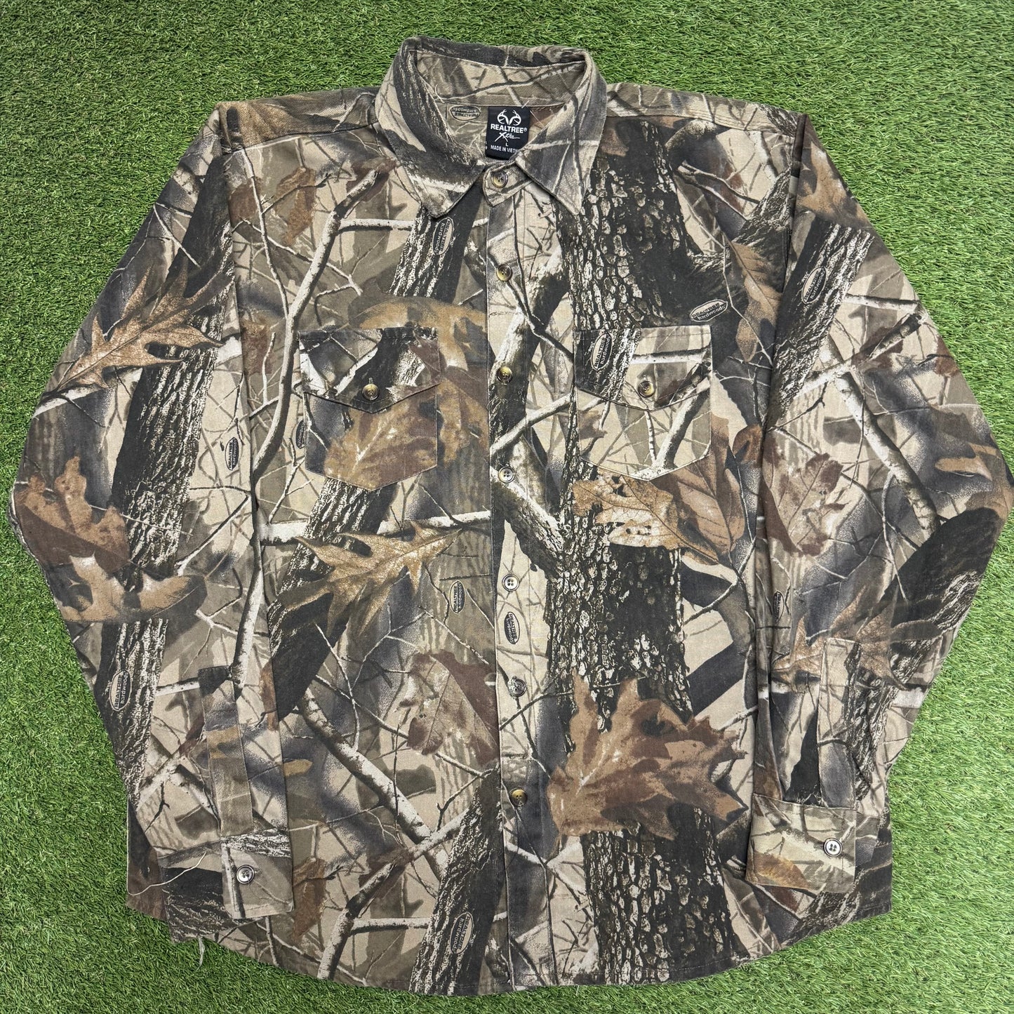 Real Tree Camo Button Up Shirt L 25.5x31
