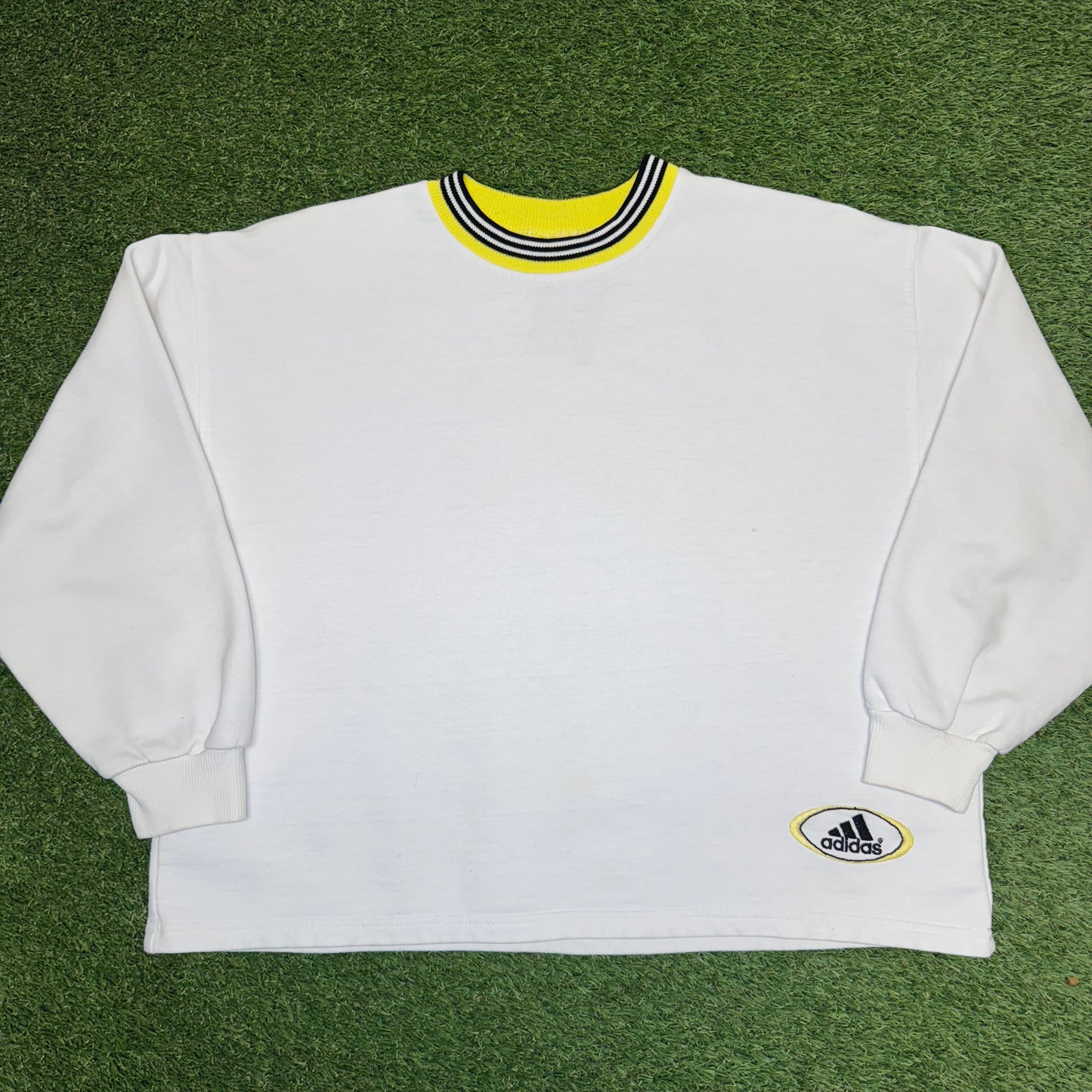 Vintage Adidas Sweatshirt 23x22