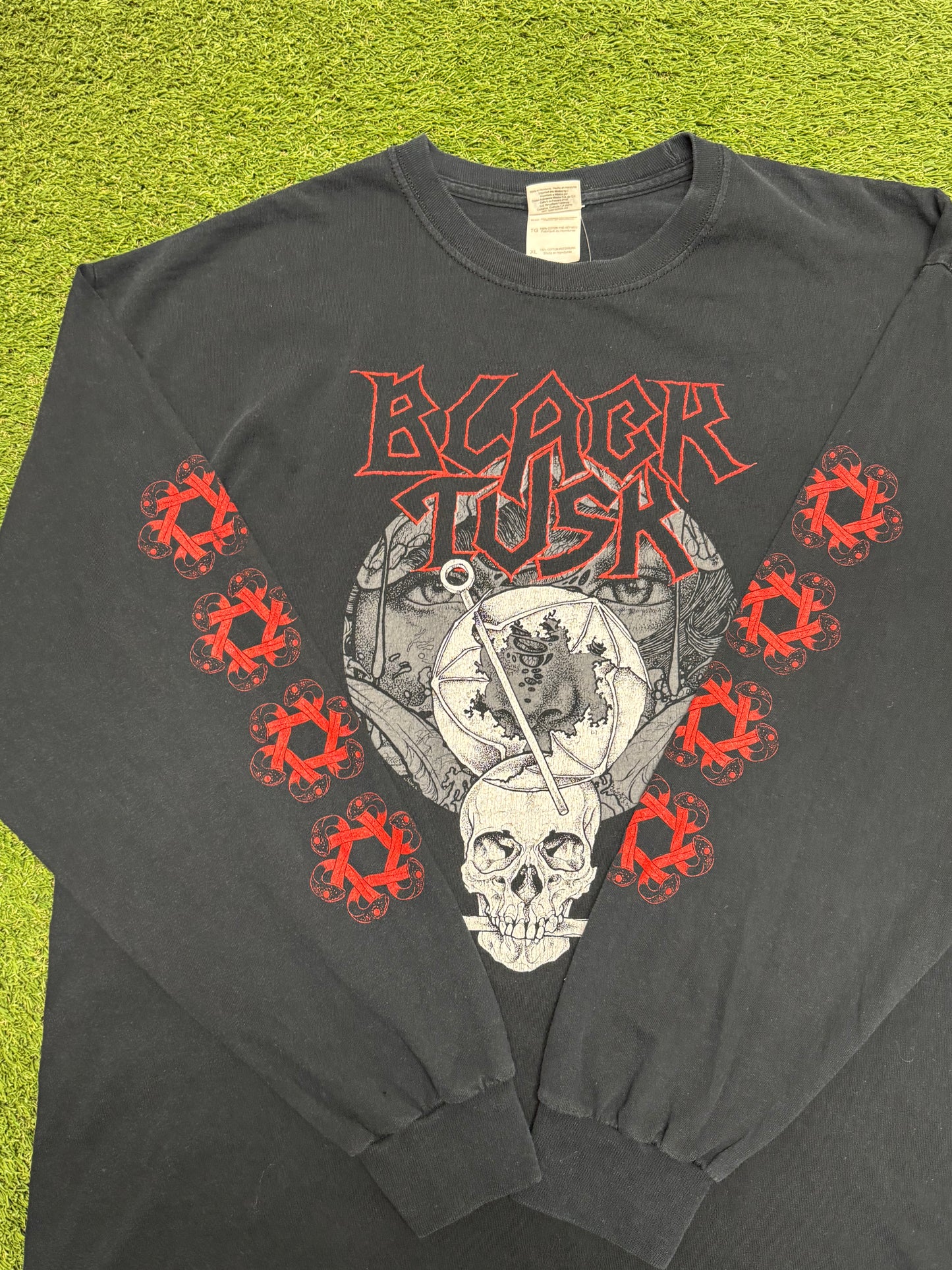 Black Tusk Longsleeve 24x28.5 XL