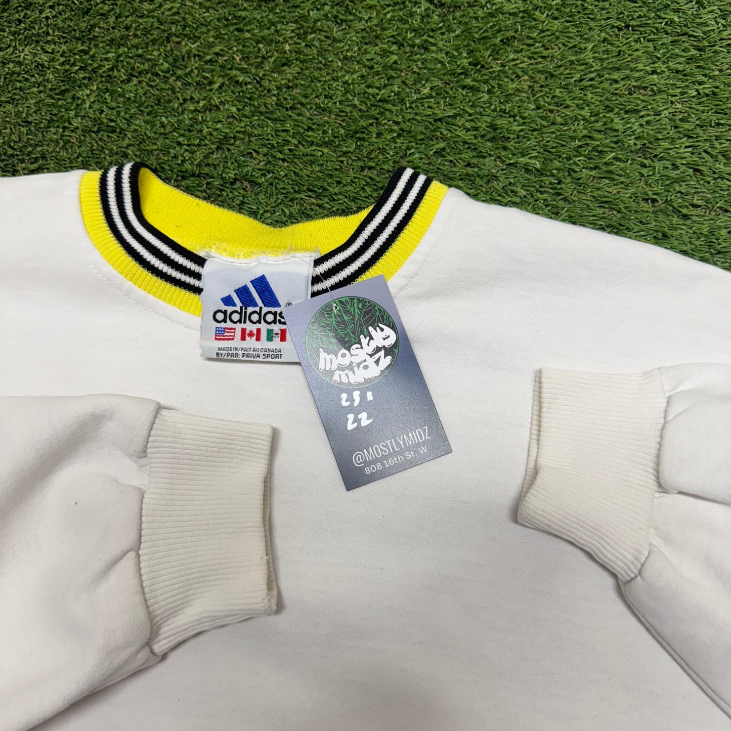 Vintage Adidas Sweatshirt 23x22