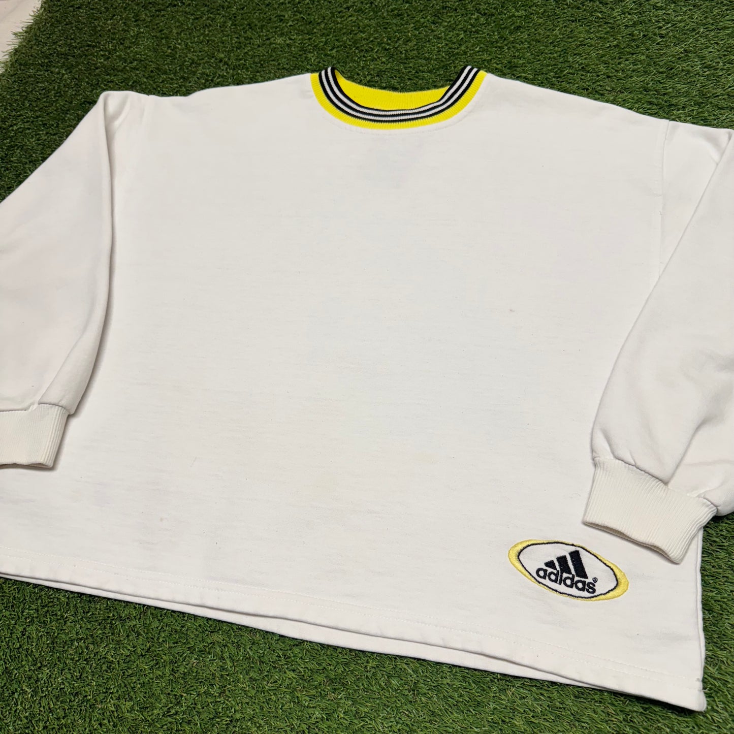 Vintage Adidas Sweatshirt 23x22