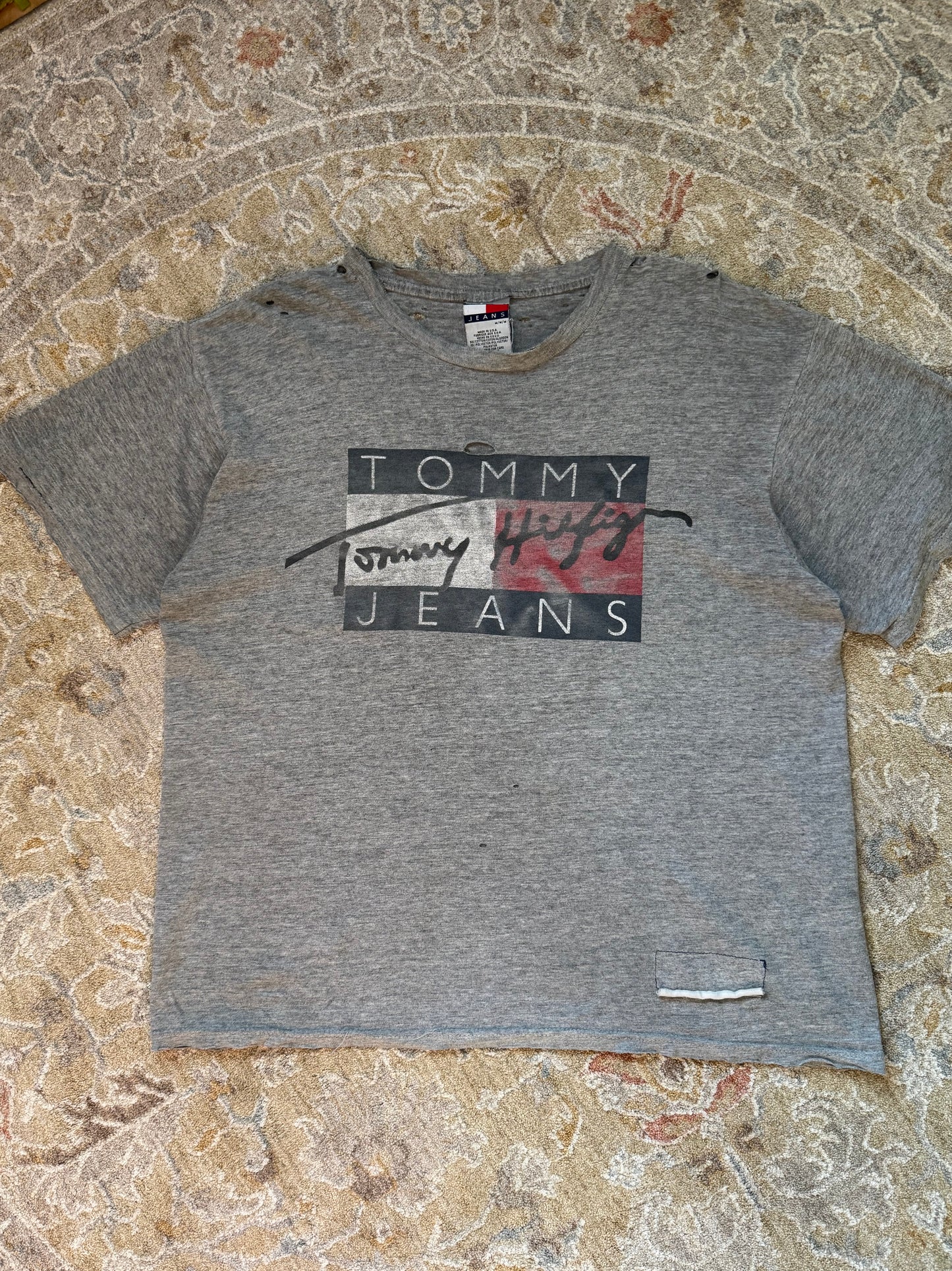 Distressed Tommy Hilfiger T-Shirt Medium Vintage
