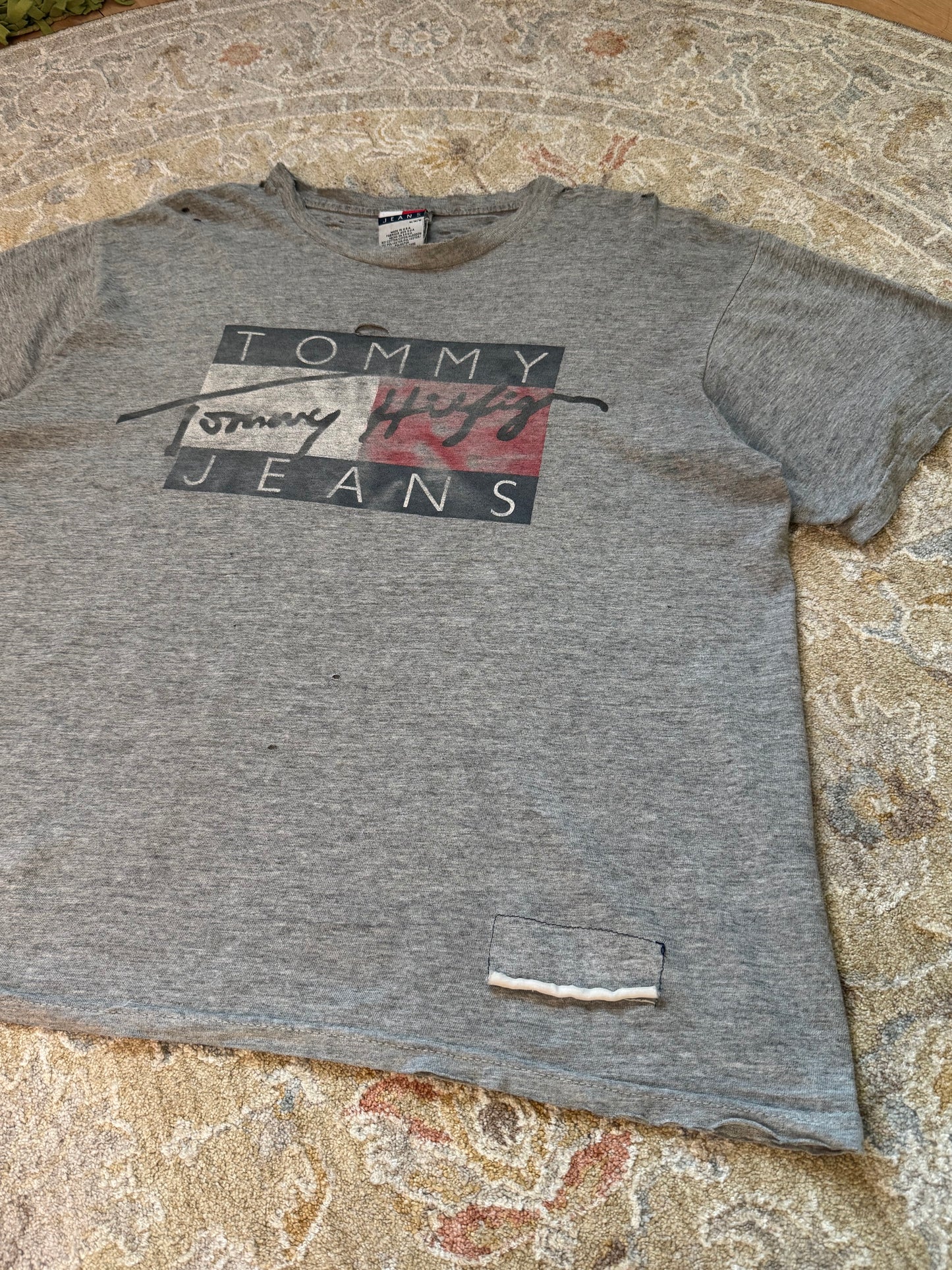 Distressed Tommy Hilfiger T-Shirt Medium Vintage